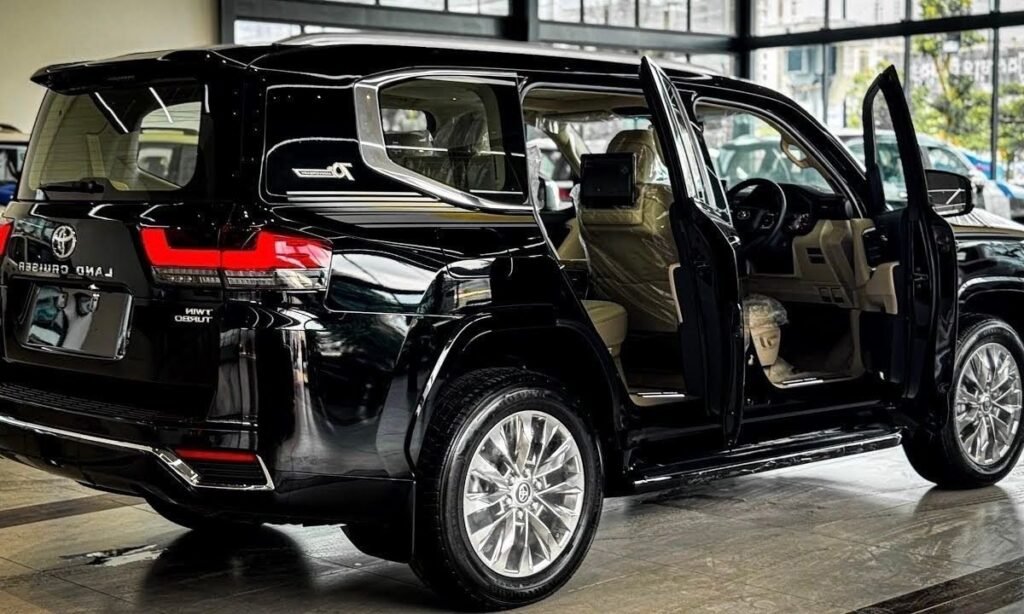 New Toyota Land Cruiser LC300 Luxury hybrid 7Seater SUV